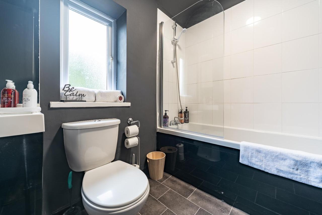 J'S Home Away From Home Fresh 2 Bedroom Garden Parking Kingston upon Hull Exteriör bild