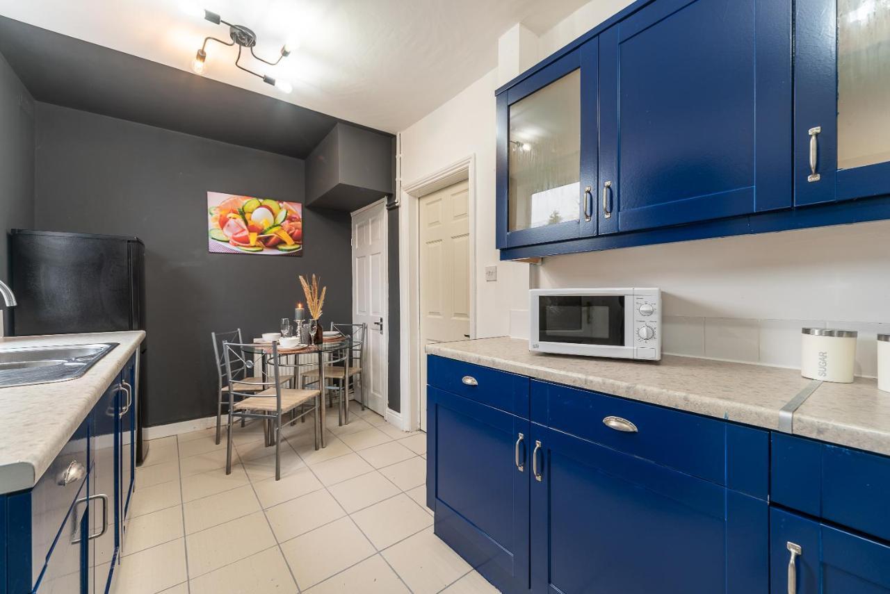 J'S Home Away From Home Fresh 2 Bedroom Garden Parking Kingston upon Hull Exteriör bild