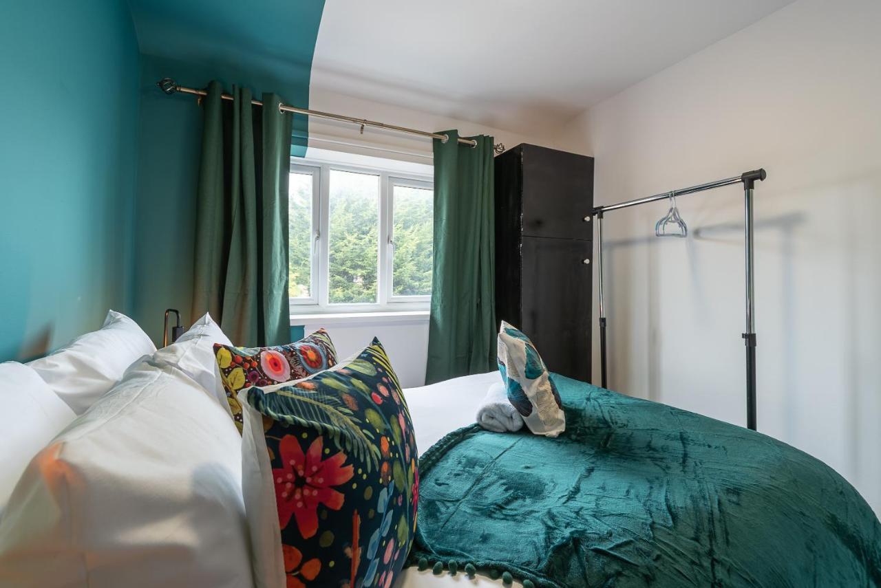 J'S Home Away From Home Fresh 2 Bedroom Garden Parking Kingston upon Hull Exteriör bild