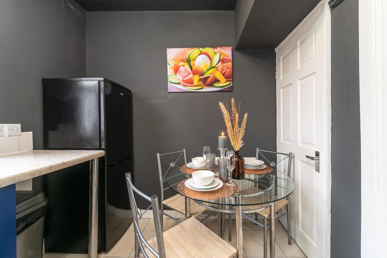 J'S Home Away From Home Fresh 2 Bedroom Garden Parking Kingston upon Hull Exteriör bild