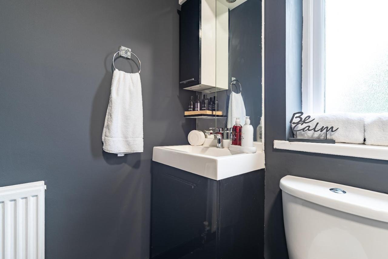 J'S Home Away From Home Fresh 2 Bedroom Garden Parking Kingston upon Hull Exteriör bild